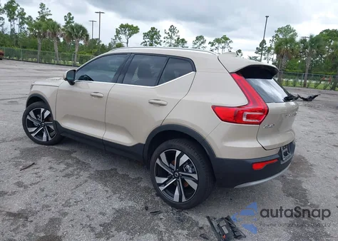 2025 Volvo Xc40 B5 Ultra Bright Theme z USA, uszkodzony, nr VIN YV4L12UF2S2519060